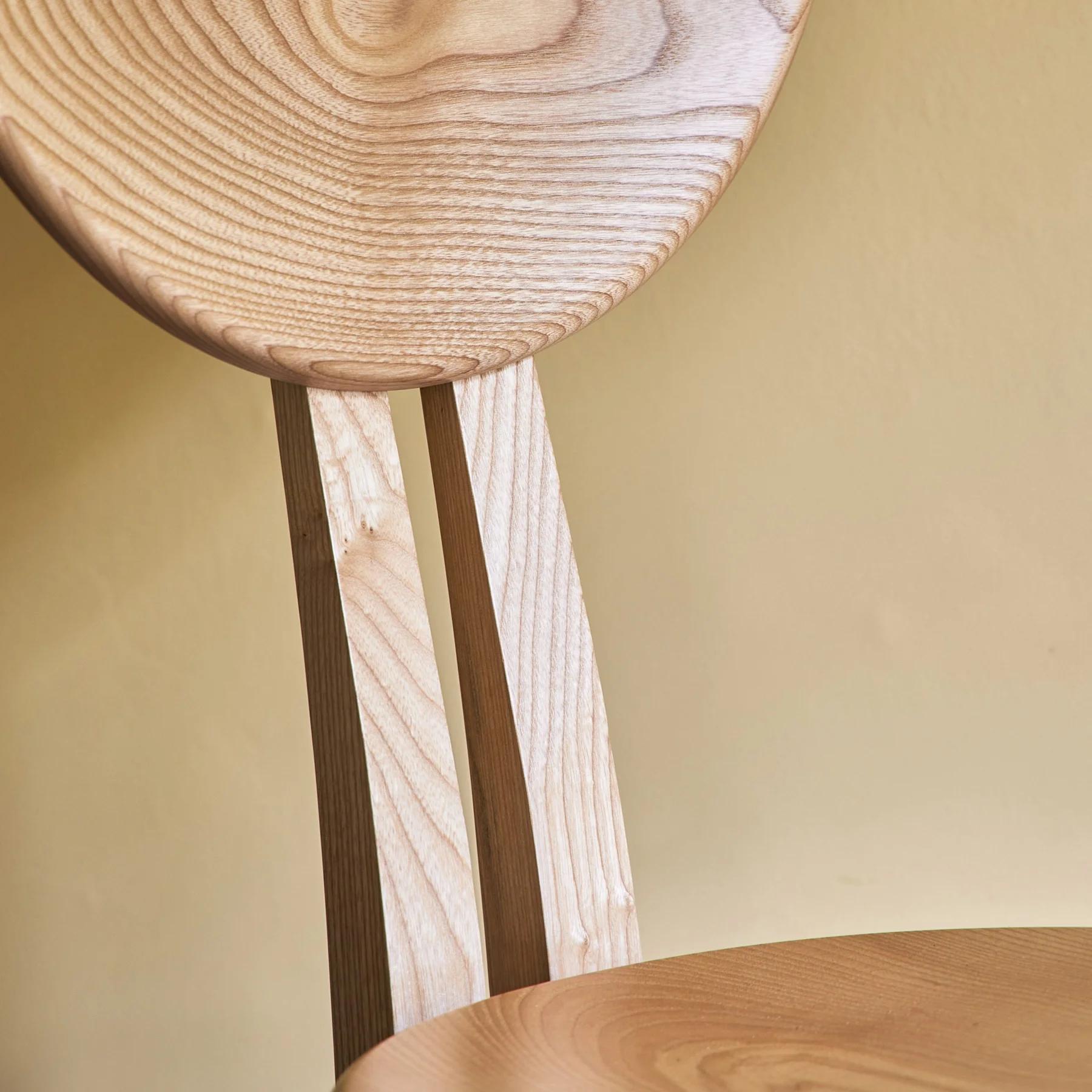 Solid Tricorn Chair — image 3