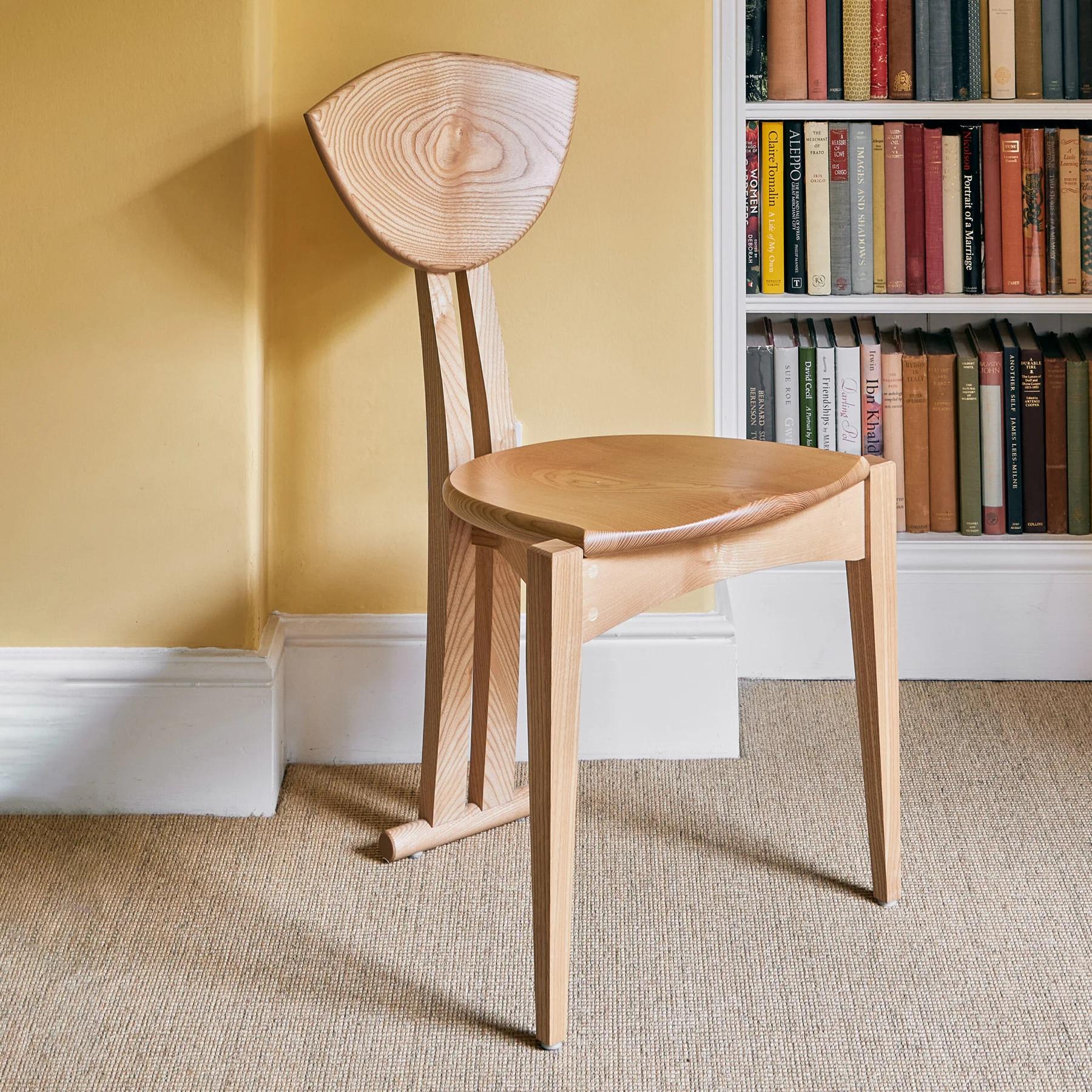 Solid Tricorn Chair
