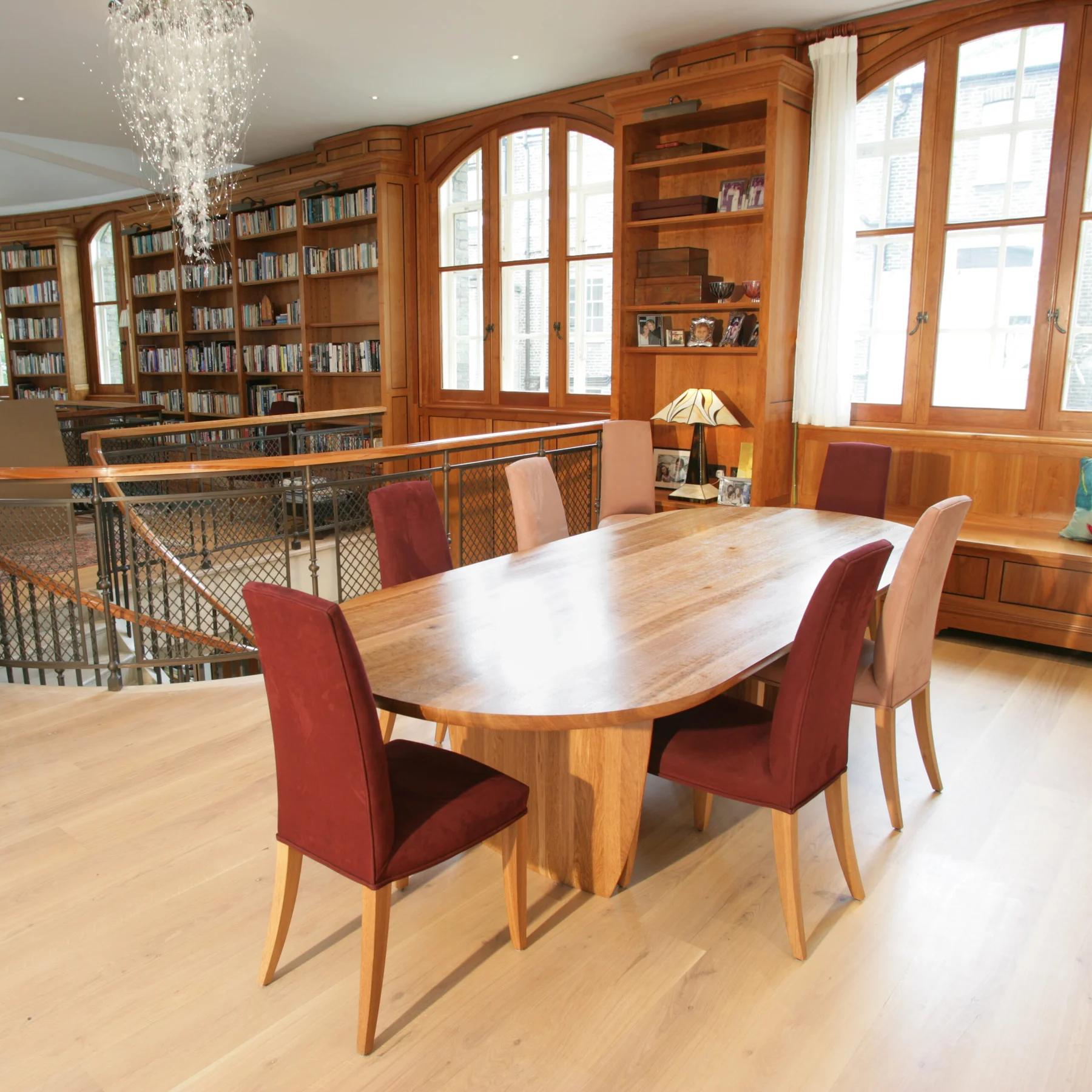 Table & Chairs — image 3