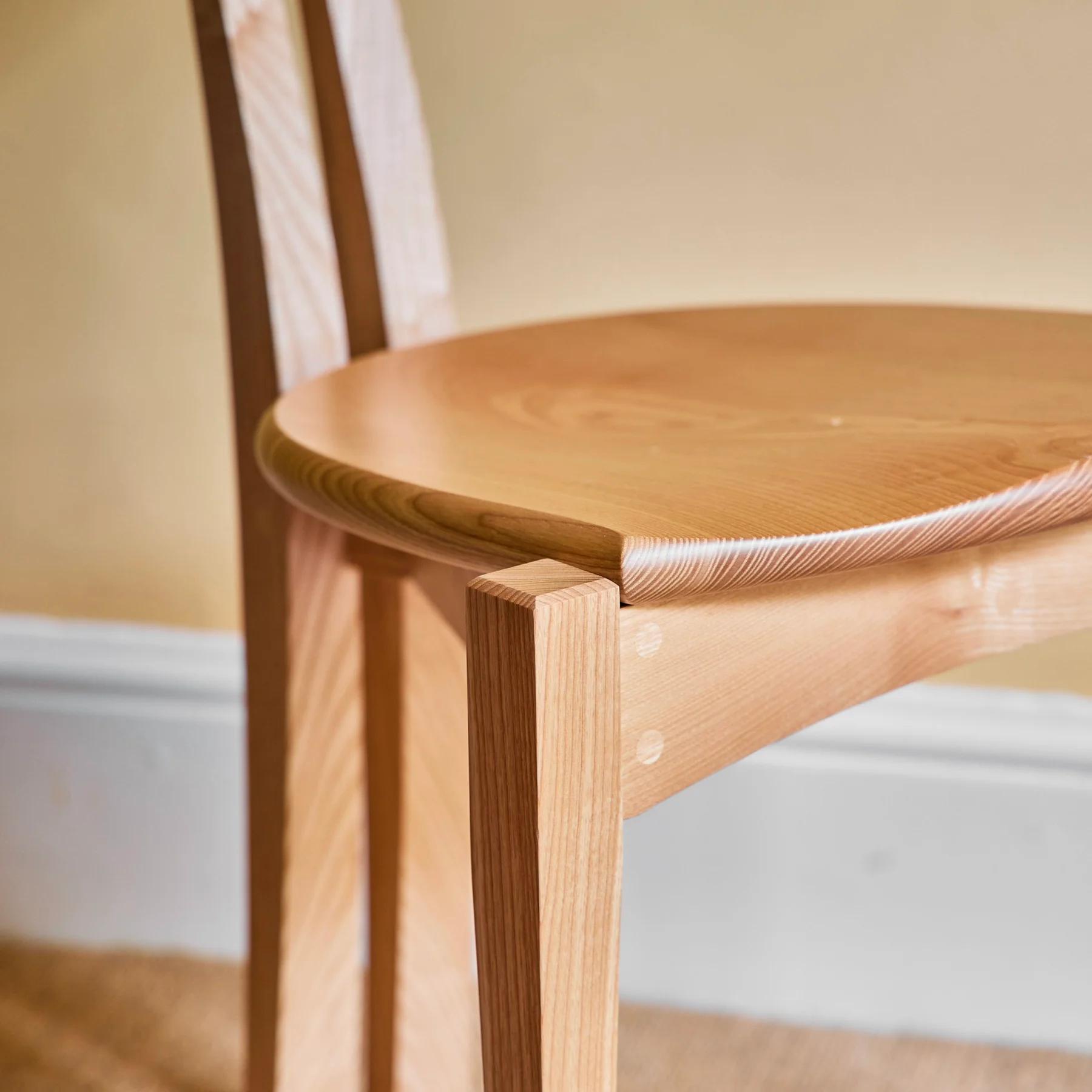Solid Tricorn Chair — image 4