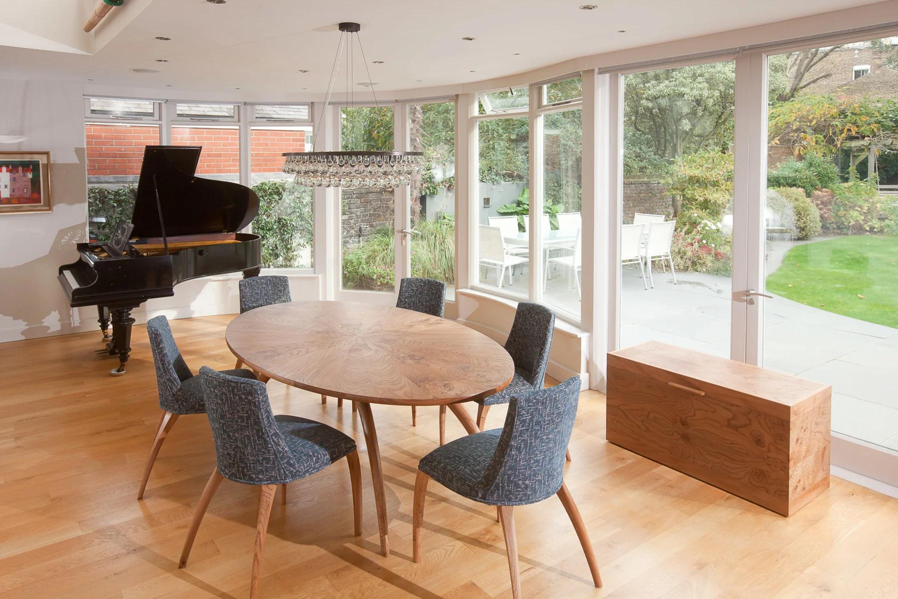 Dining Room I: Expanding Oval