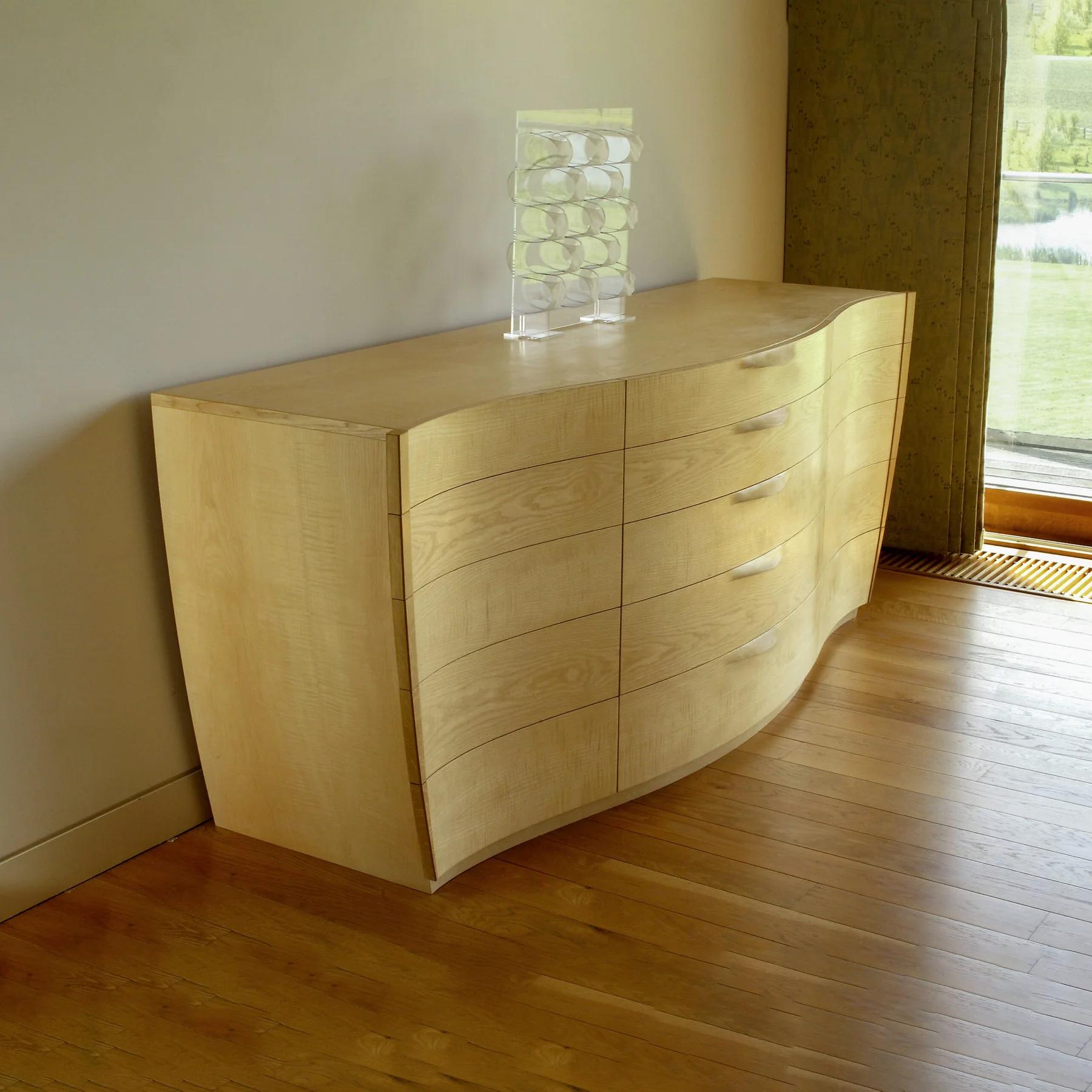 Serpentine Chest of Drawers