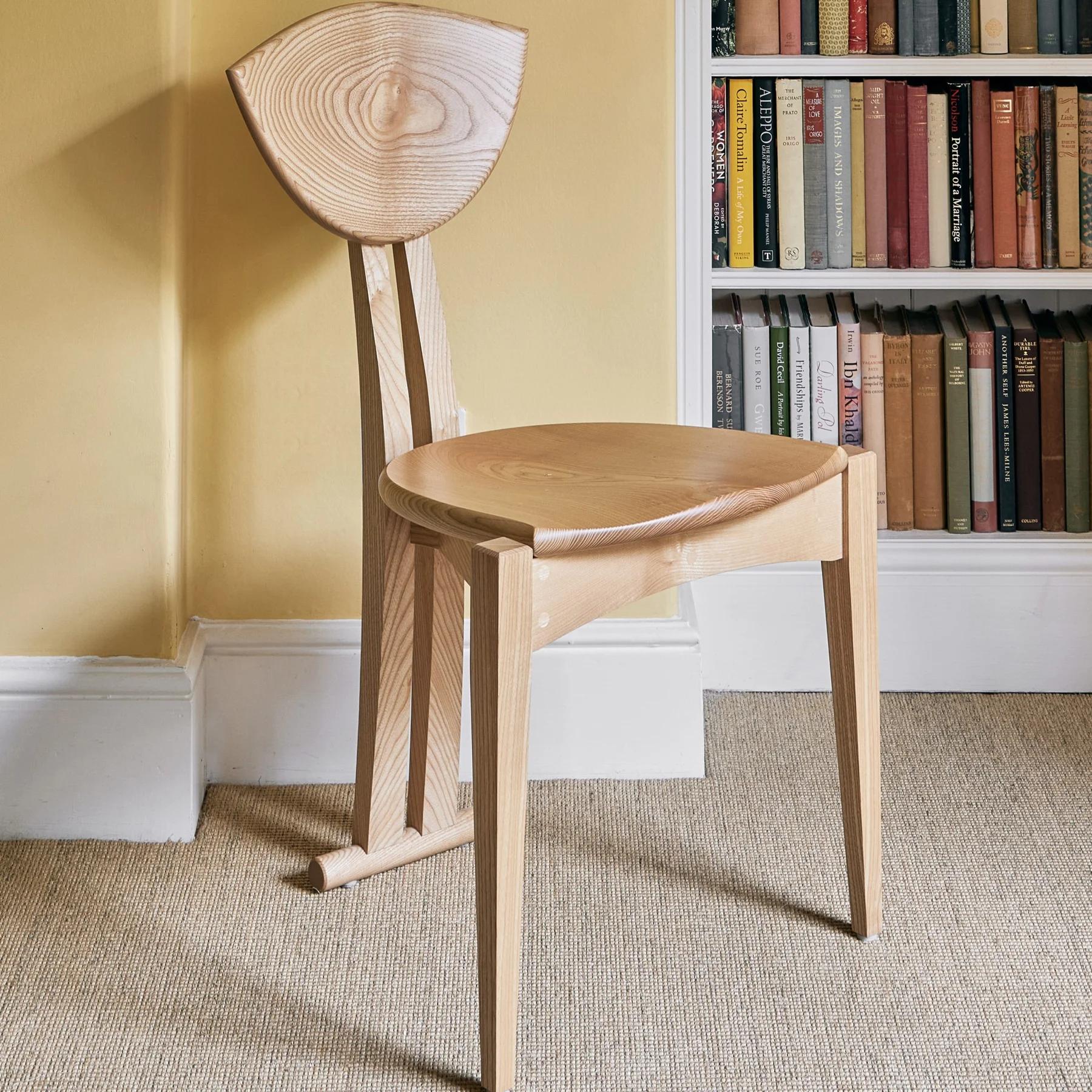 Solid Tricorn Chair — image 2