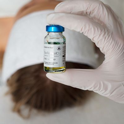 Пілінги PRX-T33 та BioRePeel: омолодження та відновлення шкіри без болю та реабілітації