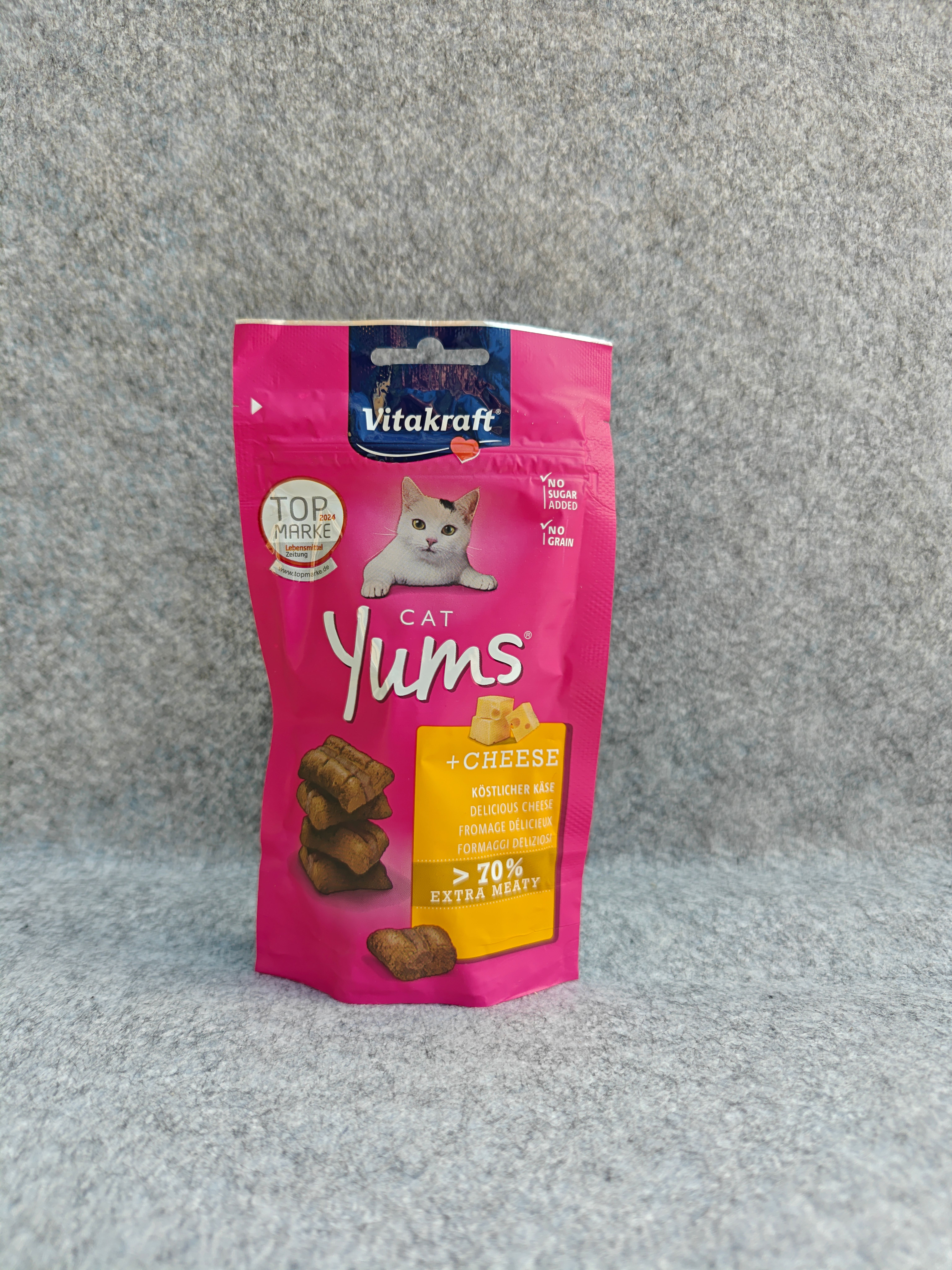 Cat Yums Cheese 