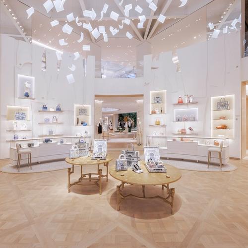 Peter Marino updates the Louis Vuitton boutique on Avenue Montaigne in  Paris