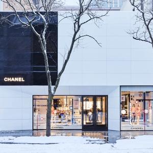 CHANEL - The first CHANEL flagship store on Namiki street in Ginza, Tokyo,  inaugurated in 1994 has reopened. The newly design building is signed by  architect Peter Marino.