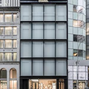 CHANEL LAUNCHES ITS LARGEST STATESIDE BOUTIQUE Architect Peter Marino  dreams up a serene new home in Beverly Hills for the fashion…