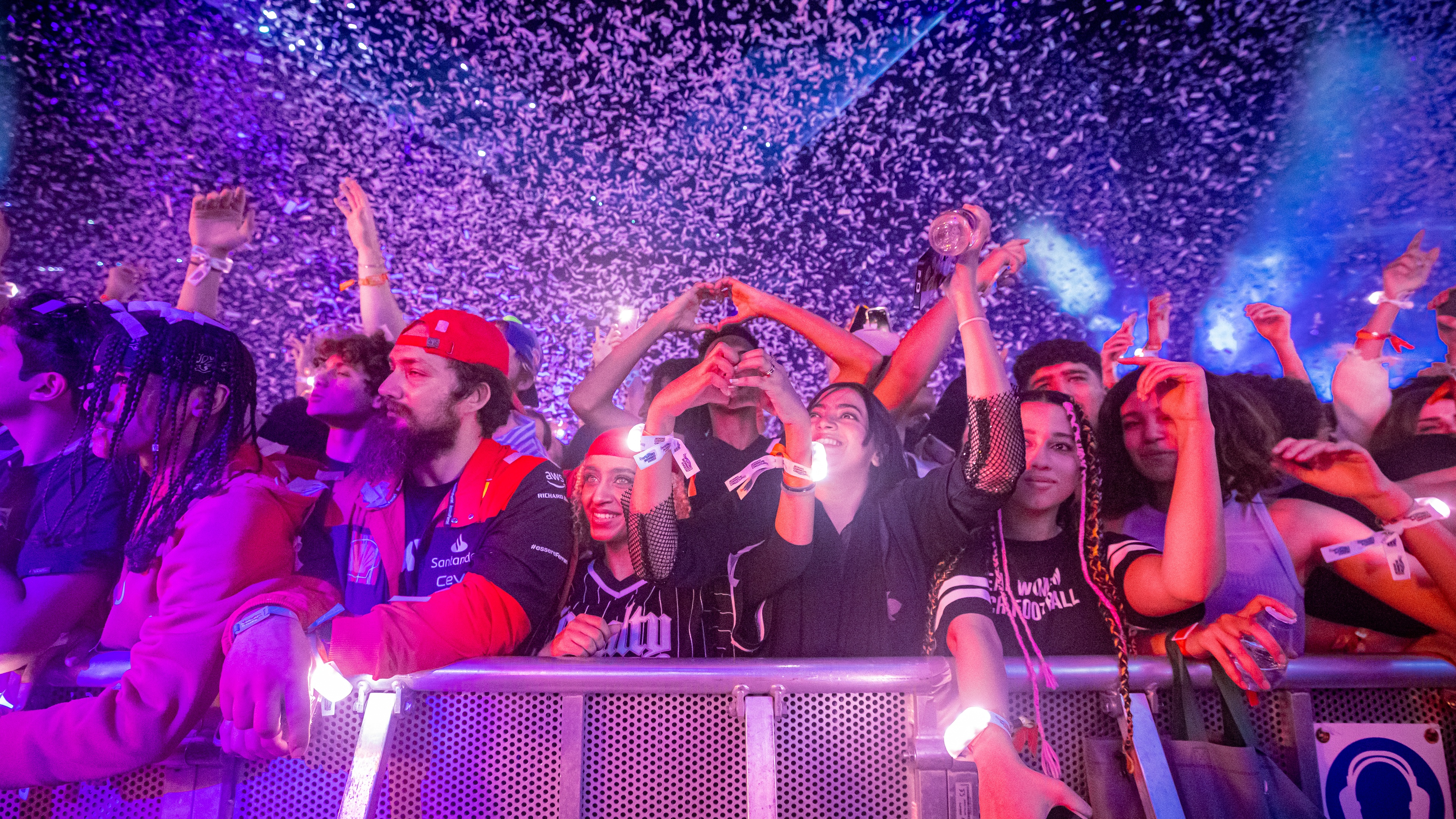Formula 1 Saudi Arabia cheering crowd with confetti