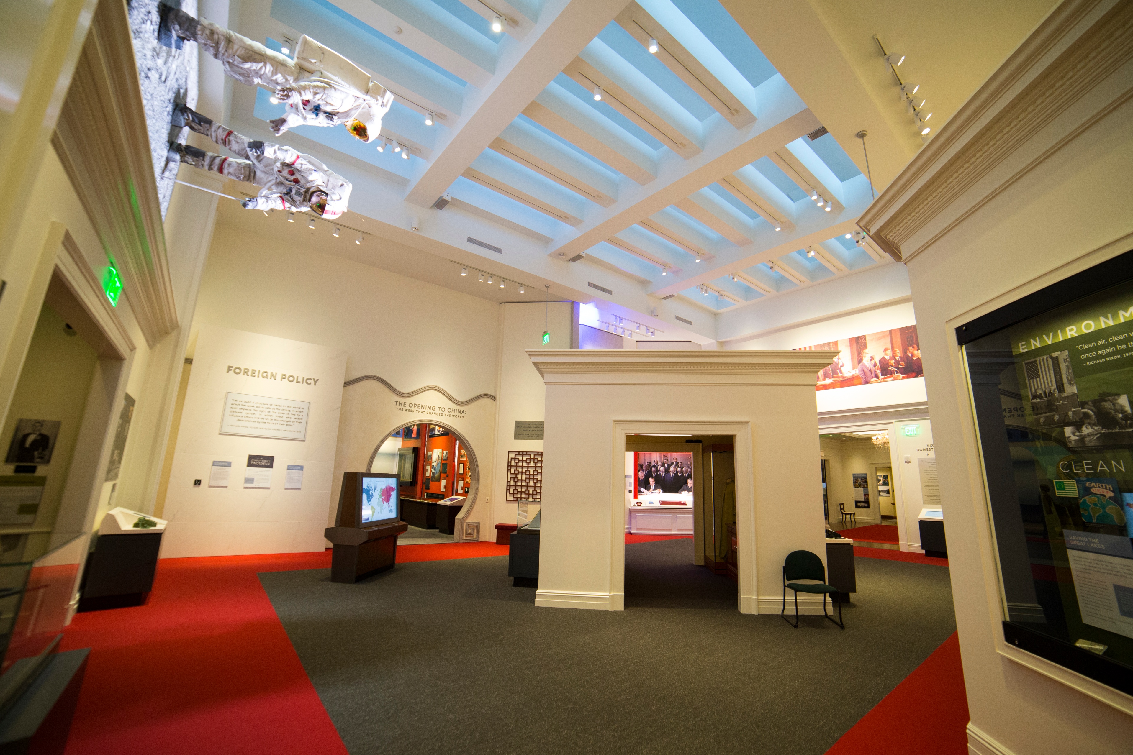 Walk through museum of white house