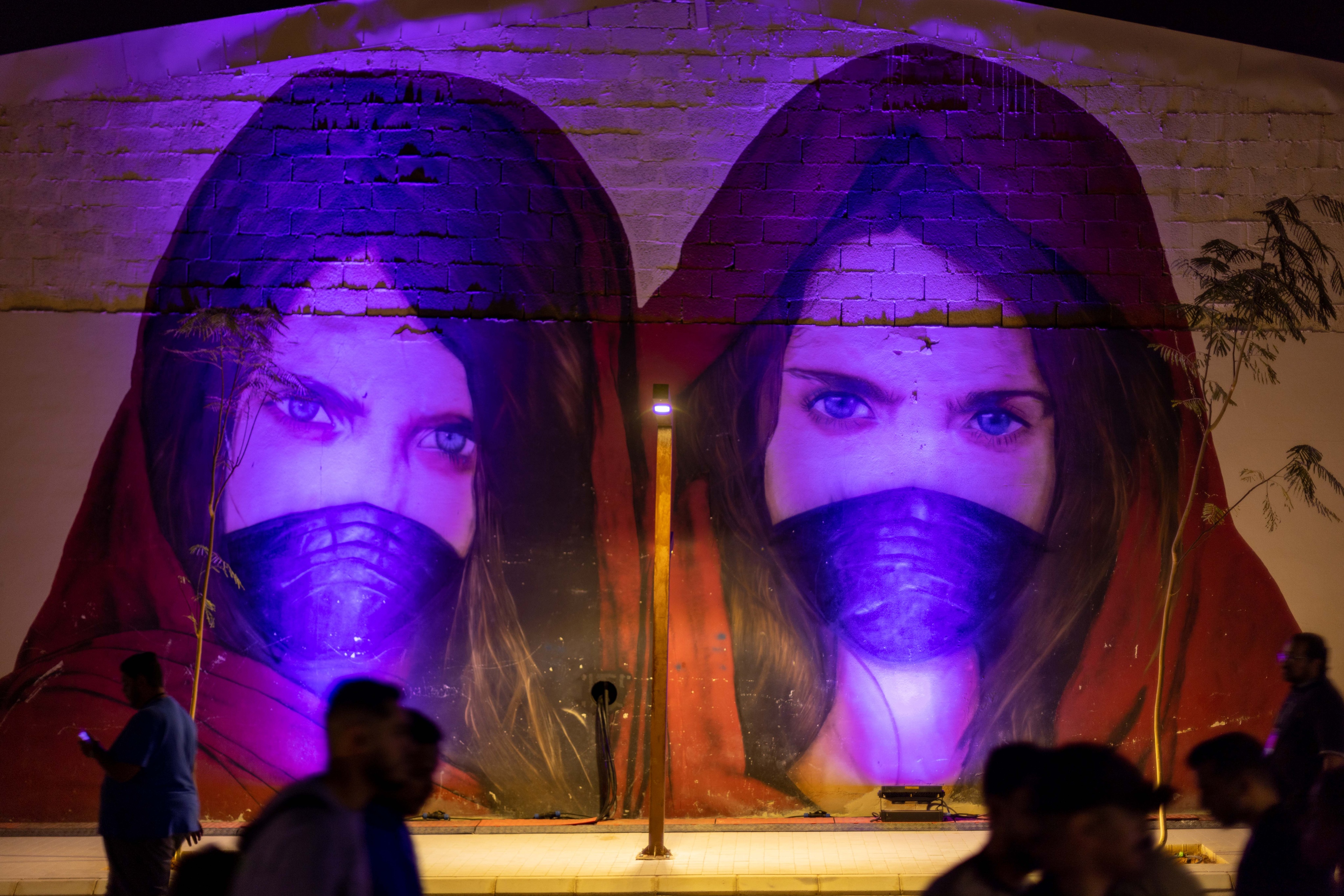 Mural of two women wearing facemasks