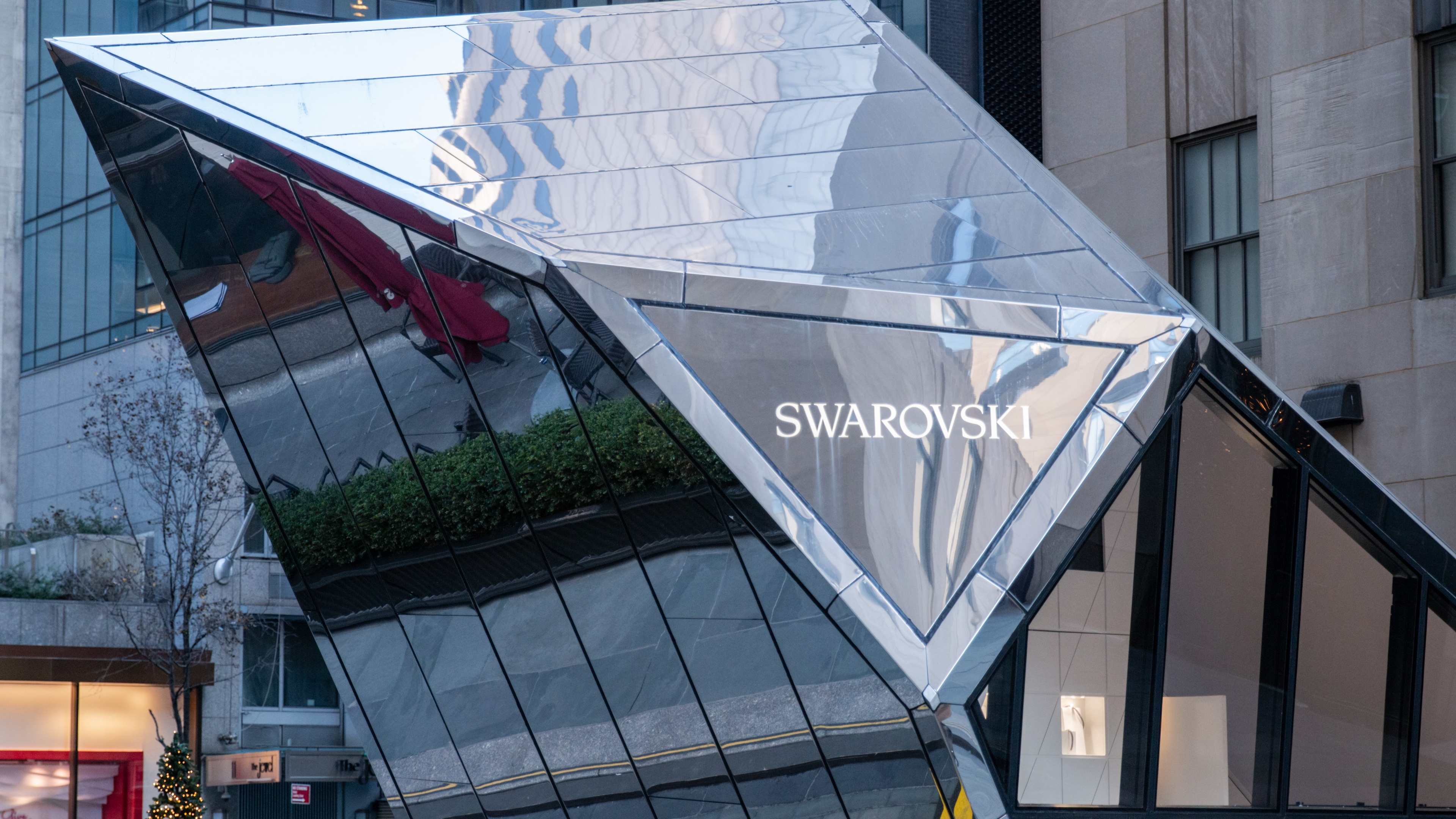 Swarovski glass pop up boutique