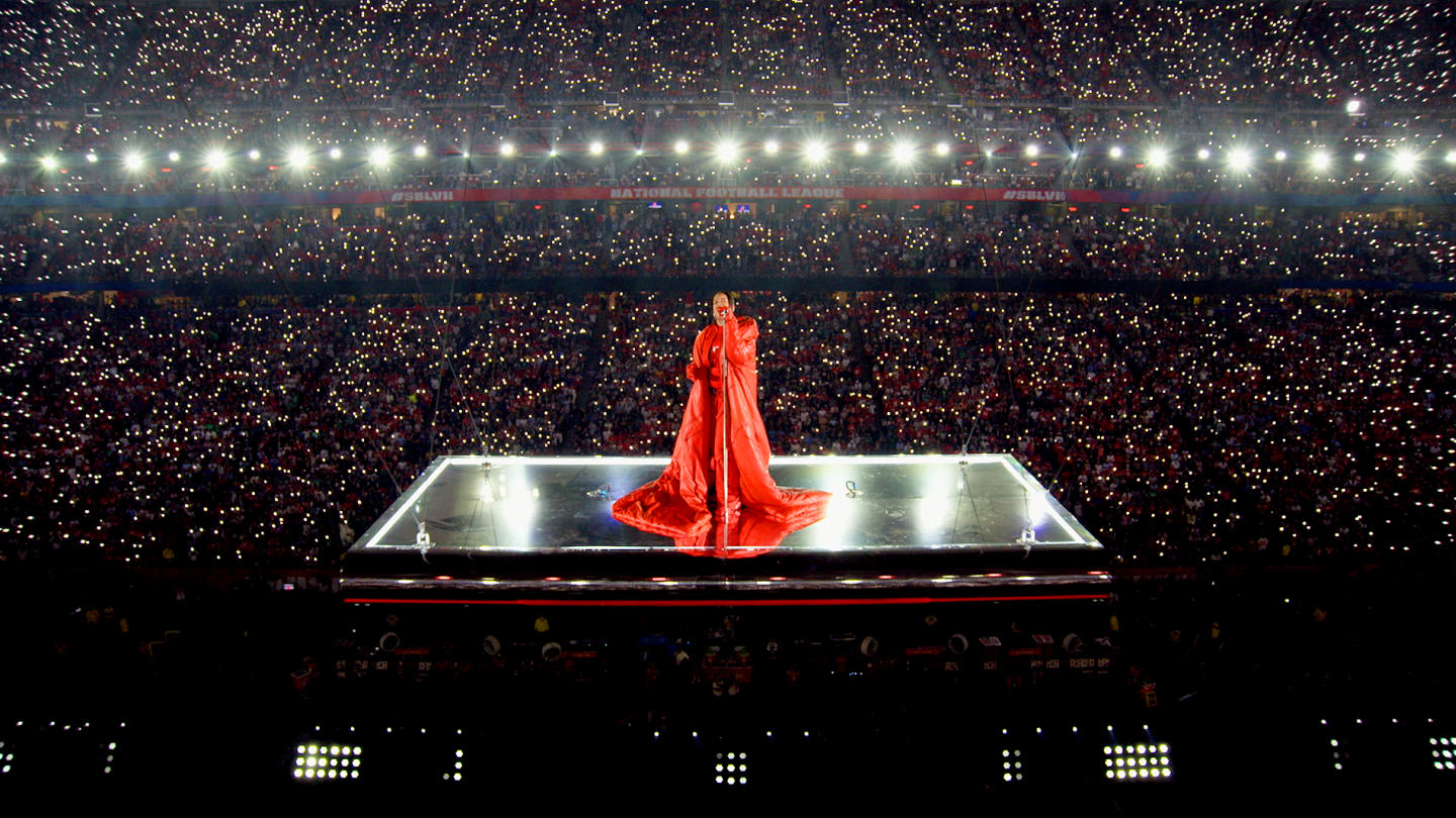 Rihanna performing on floating stage in the middle of the Superbowl stadium