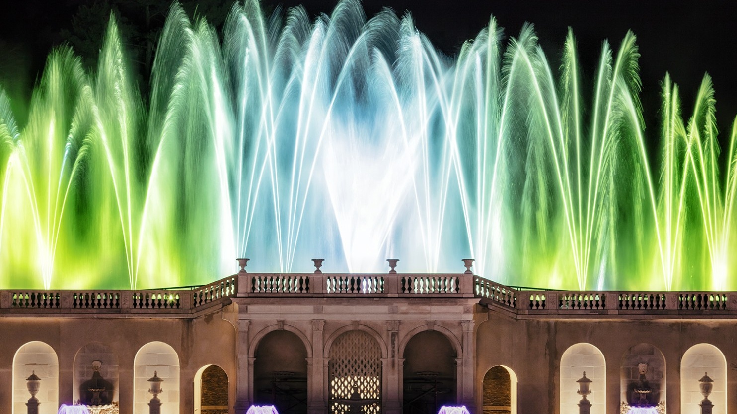 Night time water light show display