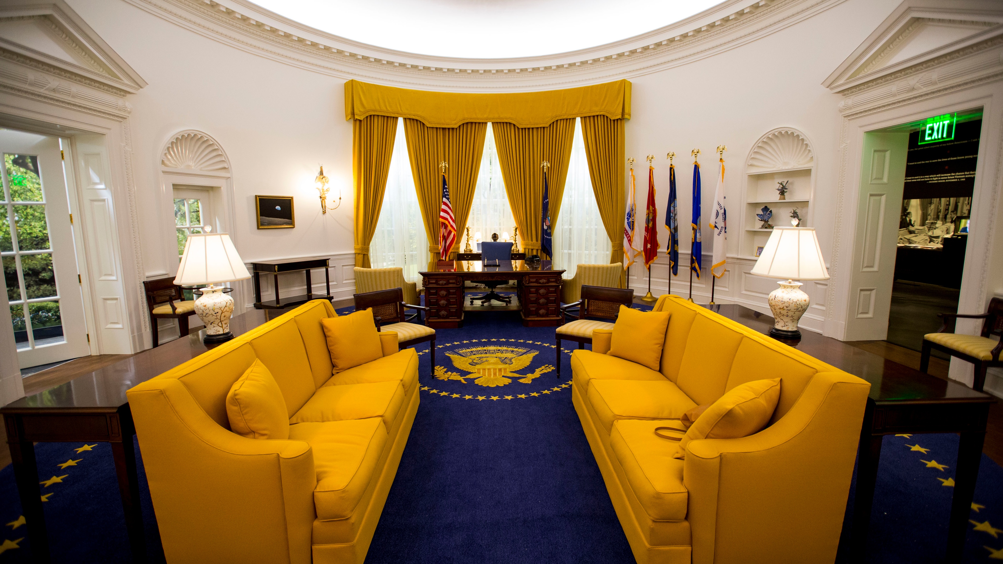 Replica of United States oval office