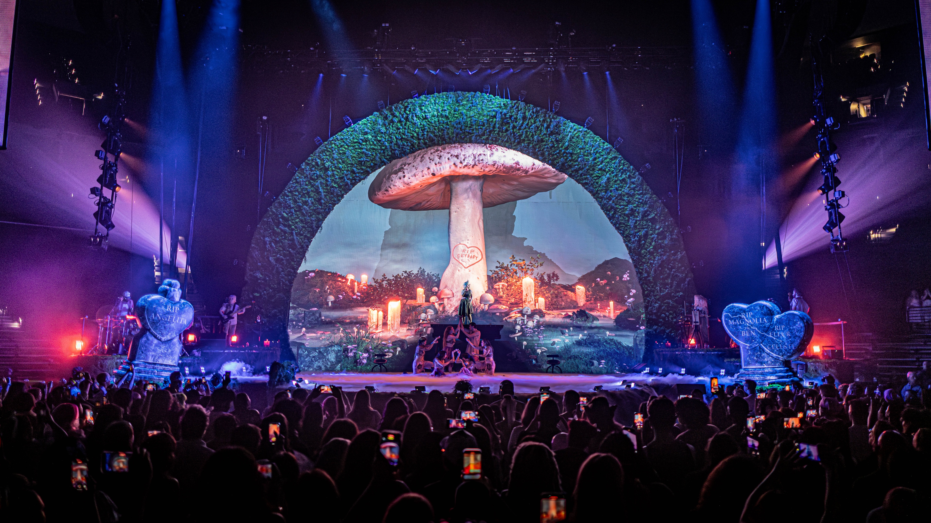 Stage with plant arch and large mushroom in background