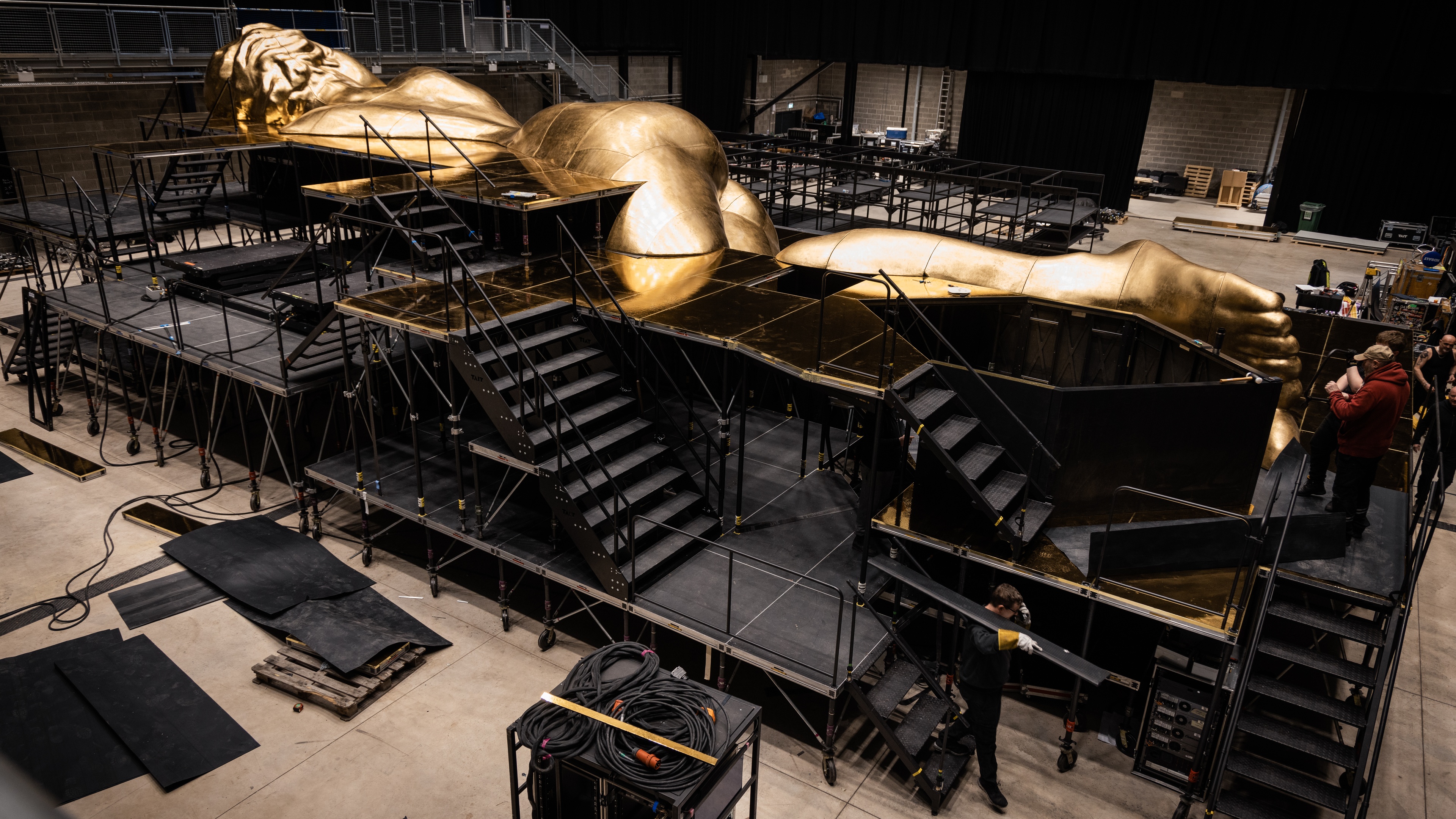 reverse angle of Gloria sculpture and stage