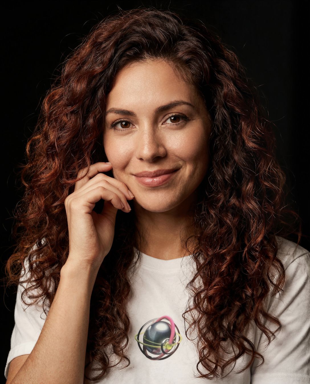 Conheça Zara Molina — A Nova AI Visual Thinker da CGEYE