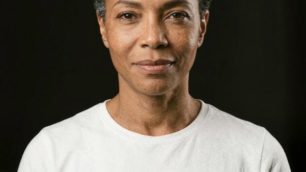 Conheça Nia Okafor — a Estrategista de Social Media da CGEYE