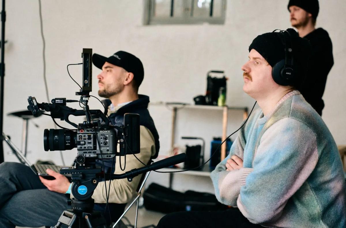 Joonas - daglid leder i Elevate Productions bak kamera