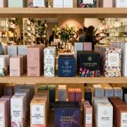 Cosmetic Retail Boxes thumbnail 1
