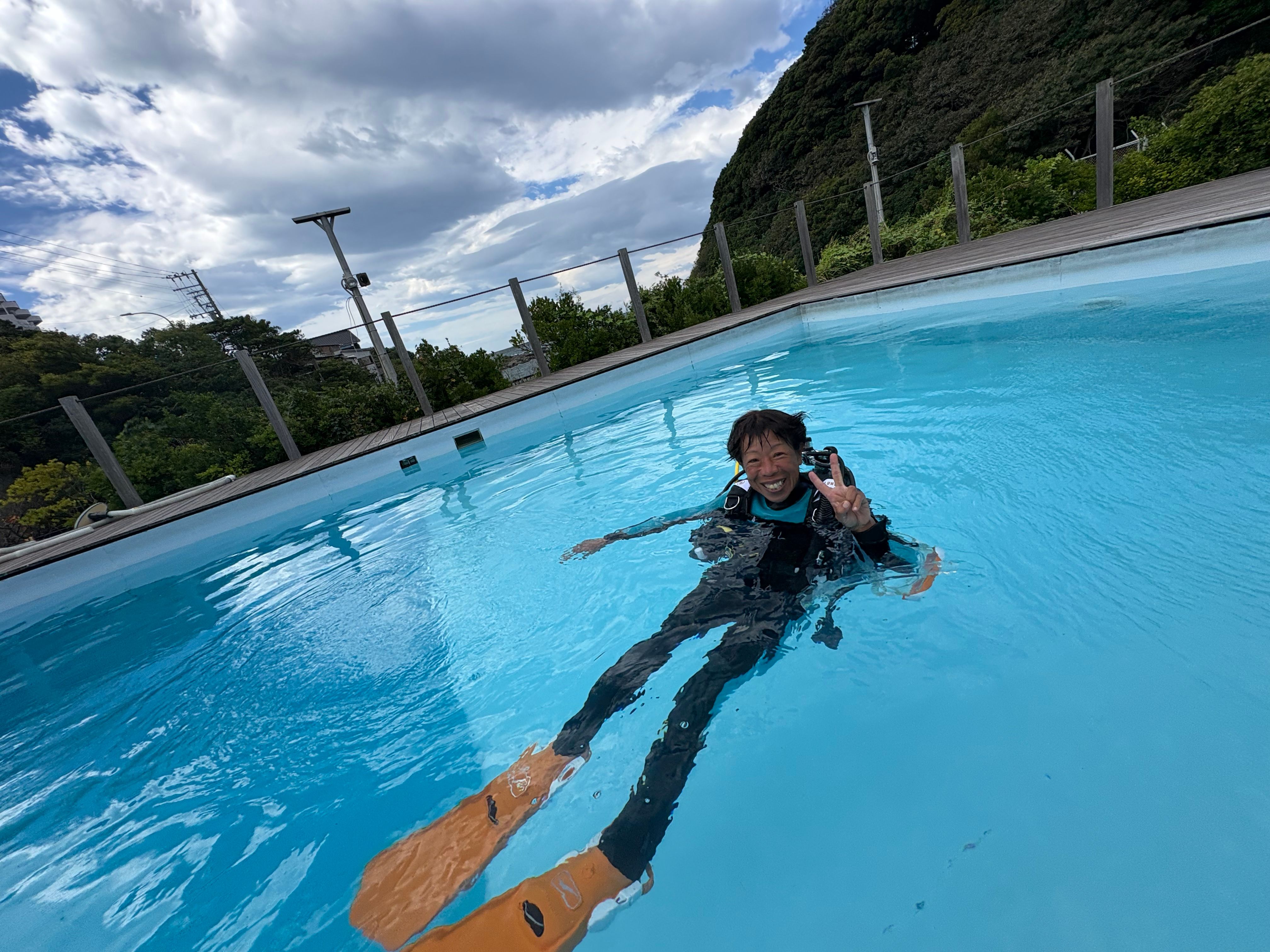 海がダメでも、最高のダイビングデー！プールで輝く、Sさんの新器材お披露目会！