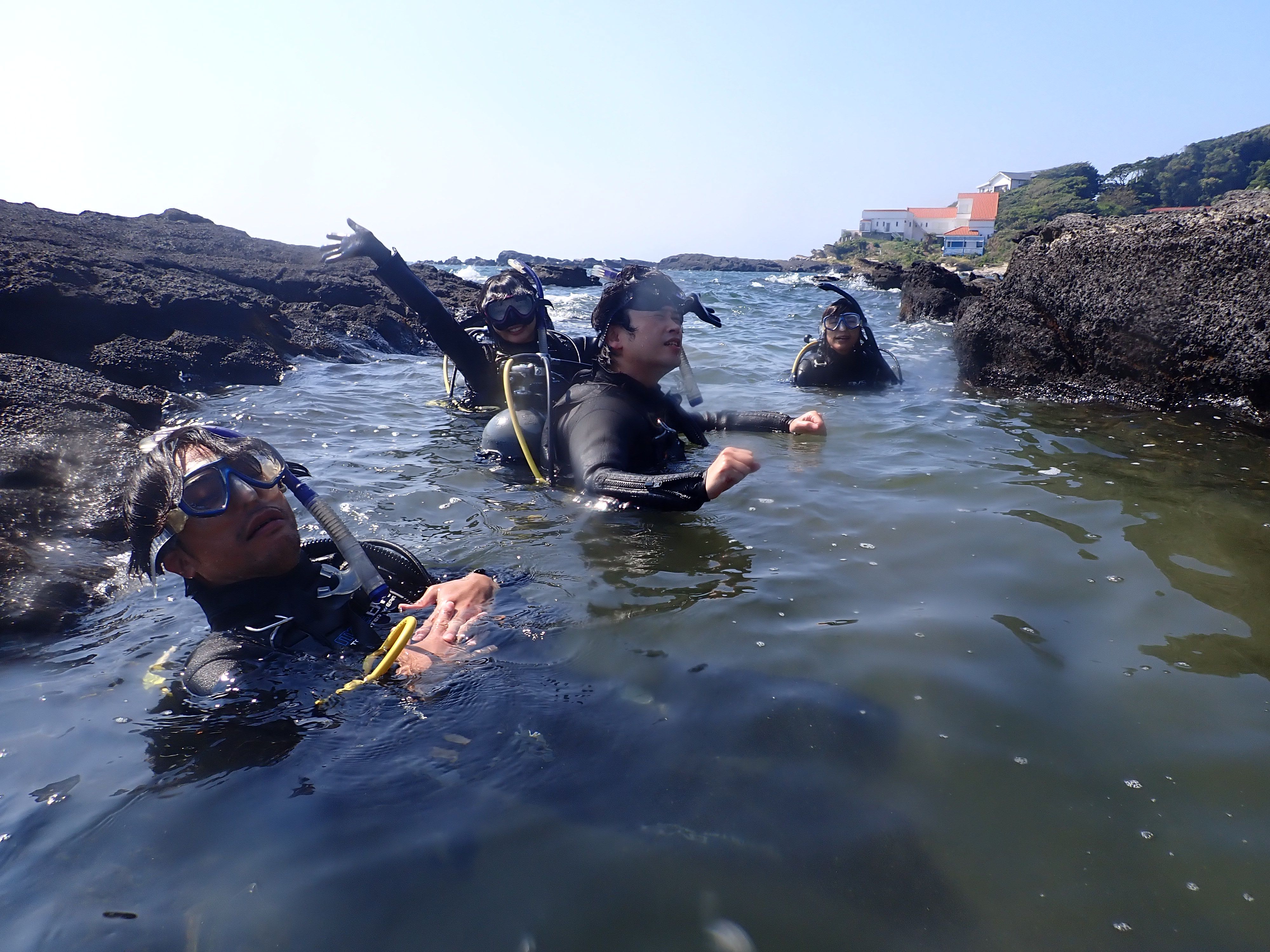 悪条件を乗り越えて感動のゴール！タレントさんチーム、三浦でダイバー認定！