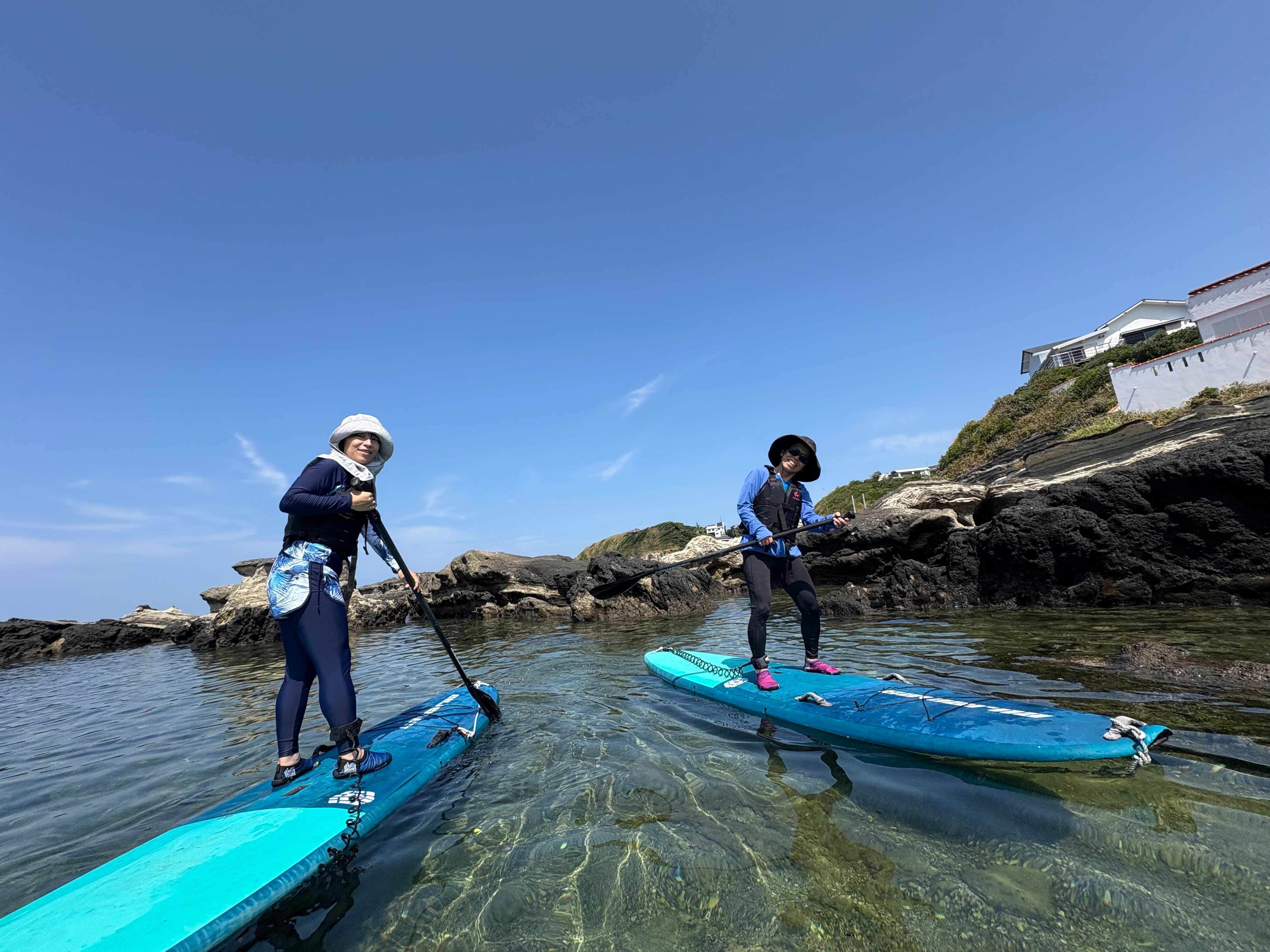 70代も初挑戦!親子で楽しむ三浦のSUP体験、大人の冒険ツアーへ出発!