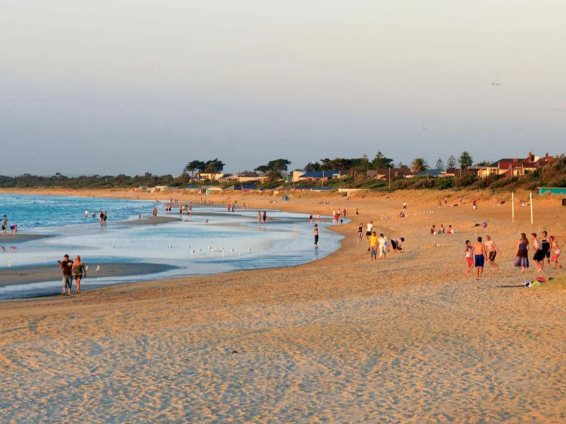Frankston beach scene with lots of bathers enjoying their day