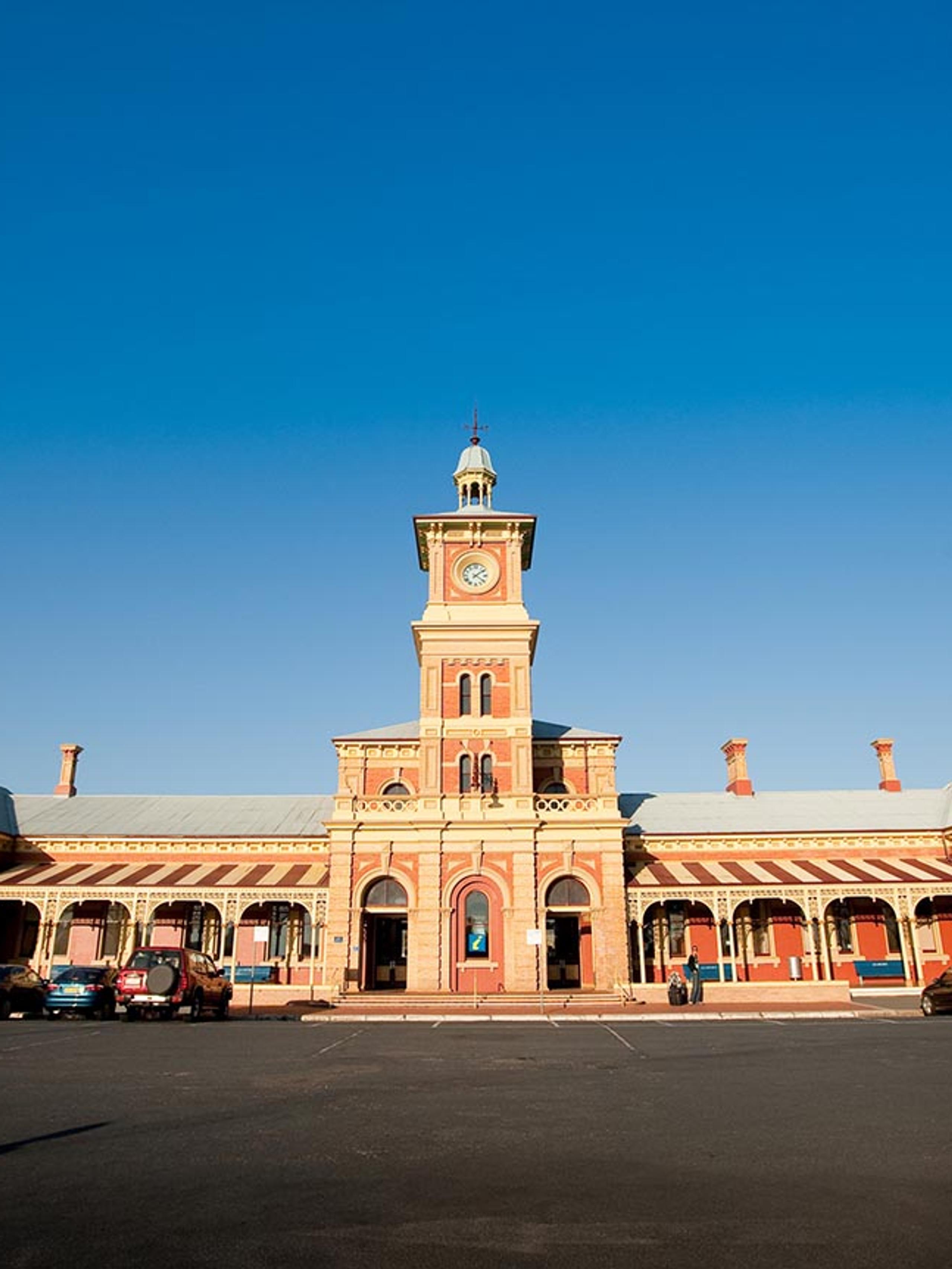 Old building with cars parked in front of it in Wodonga