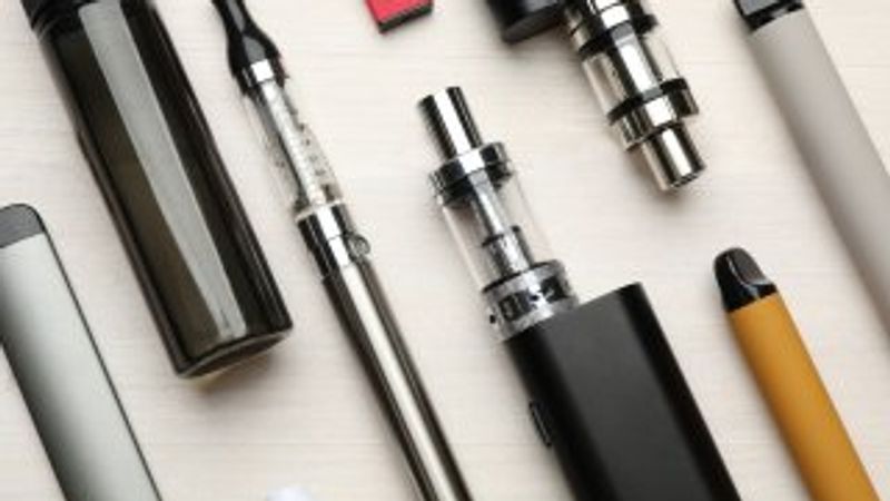 Refillable Vape Liquid vs Disposable Vapes: Which Is Better?
