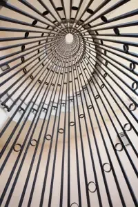 eine Zeichnung einer Spirale mit einem Fokus in der Mitte
