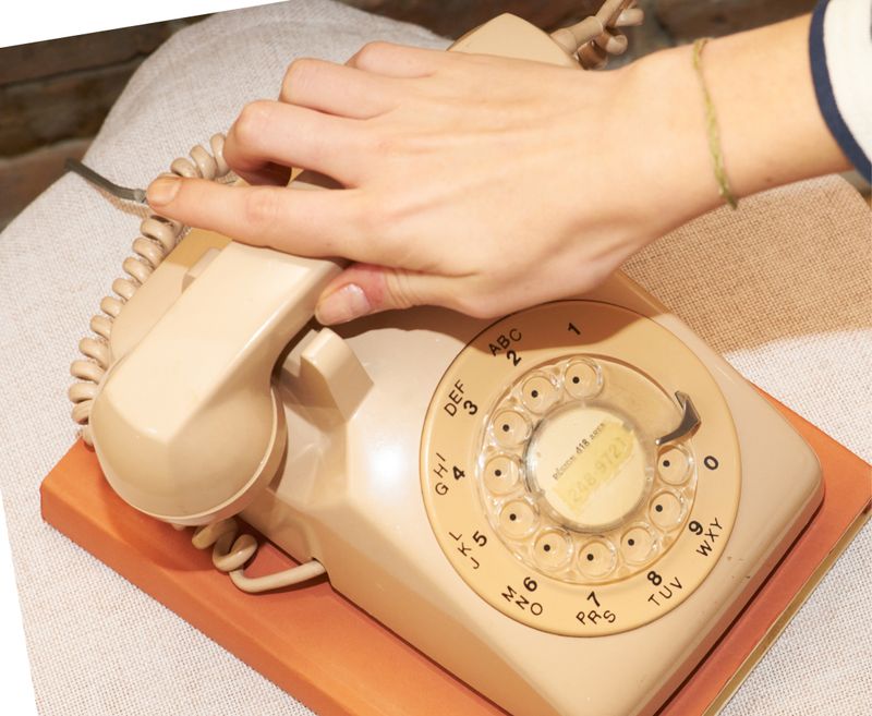 Une image d'un vieux téléphone