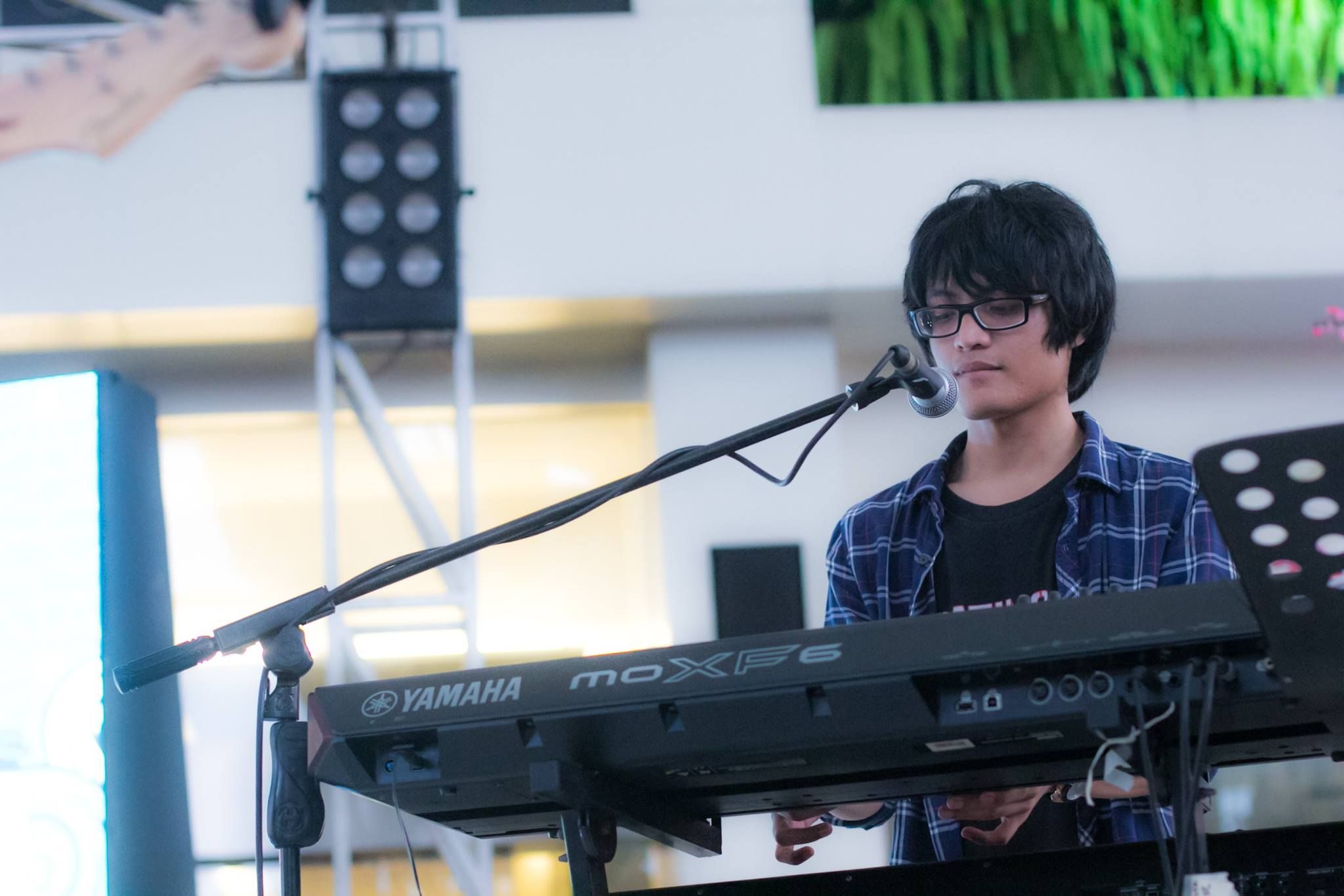 Ervan with Floating Material Live at Summarecon Mall Bekasi 2015