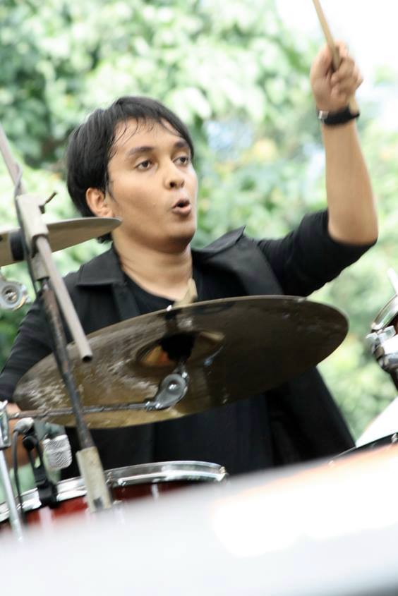 Andri with Floating Material Live at Gelar Jepang UI 2013