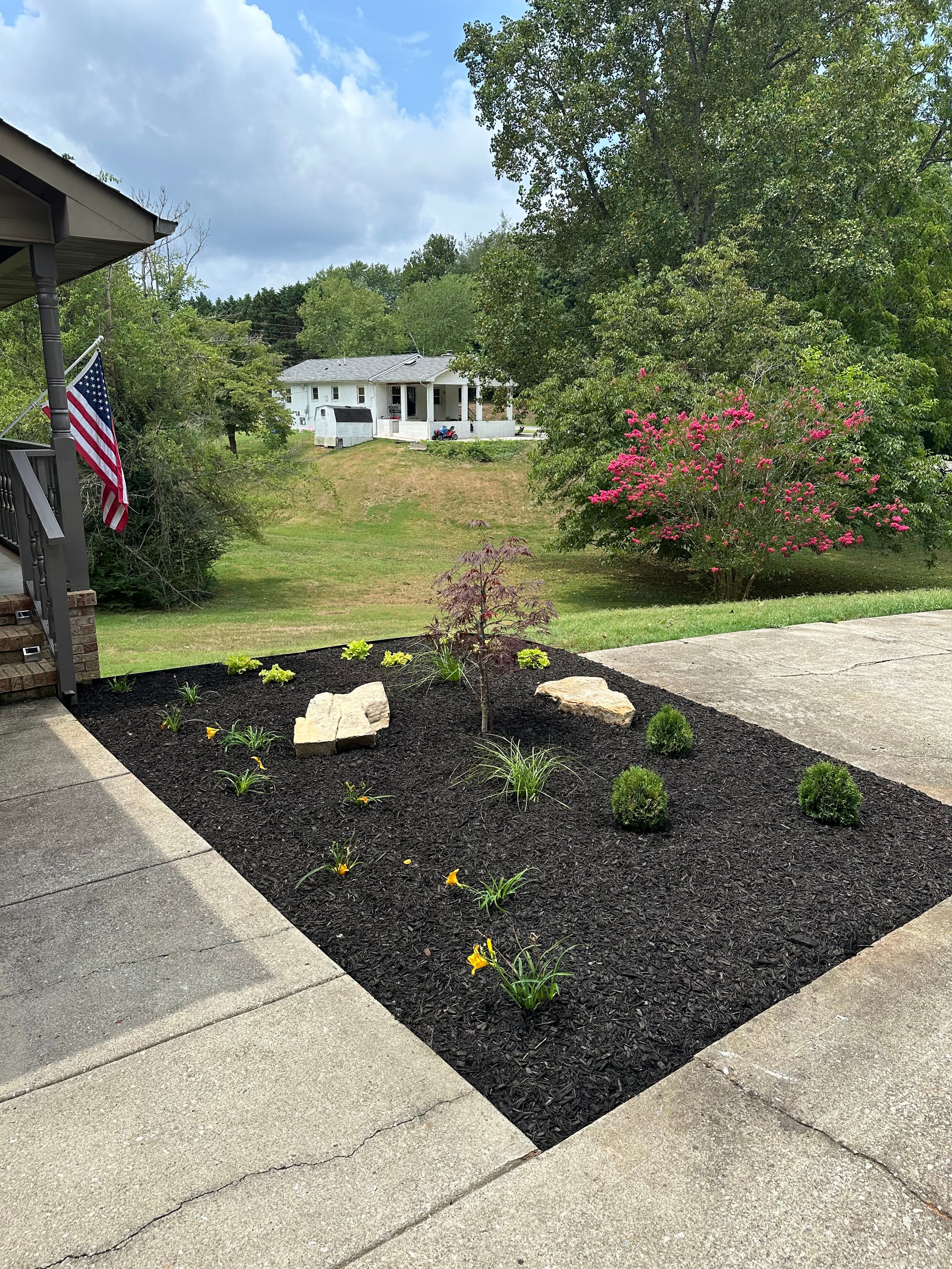 Flow bed with mulch