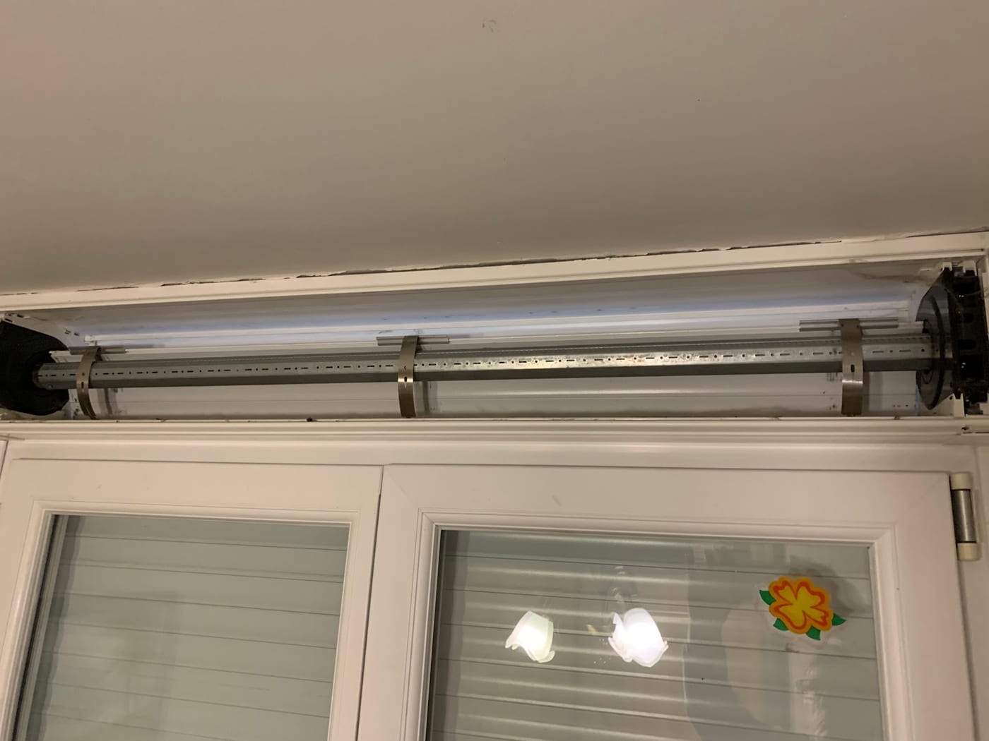 Roller shutter mechanism fitted above a window, indoors