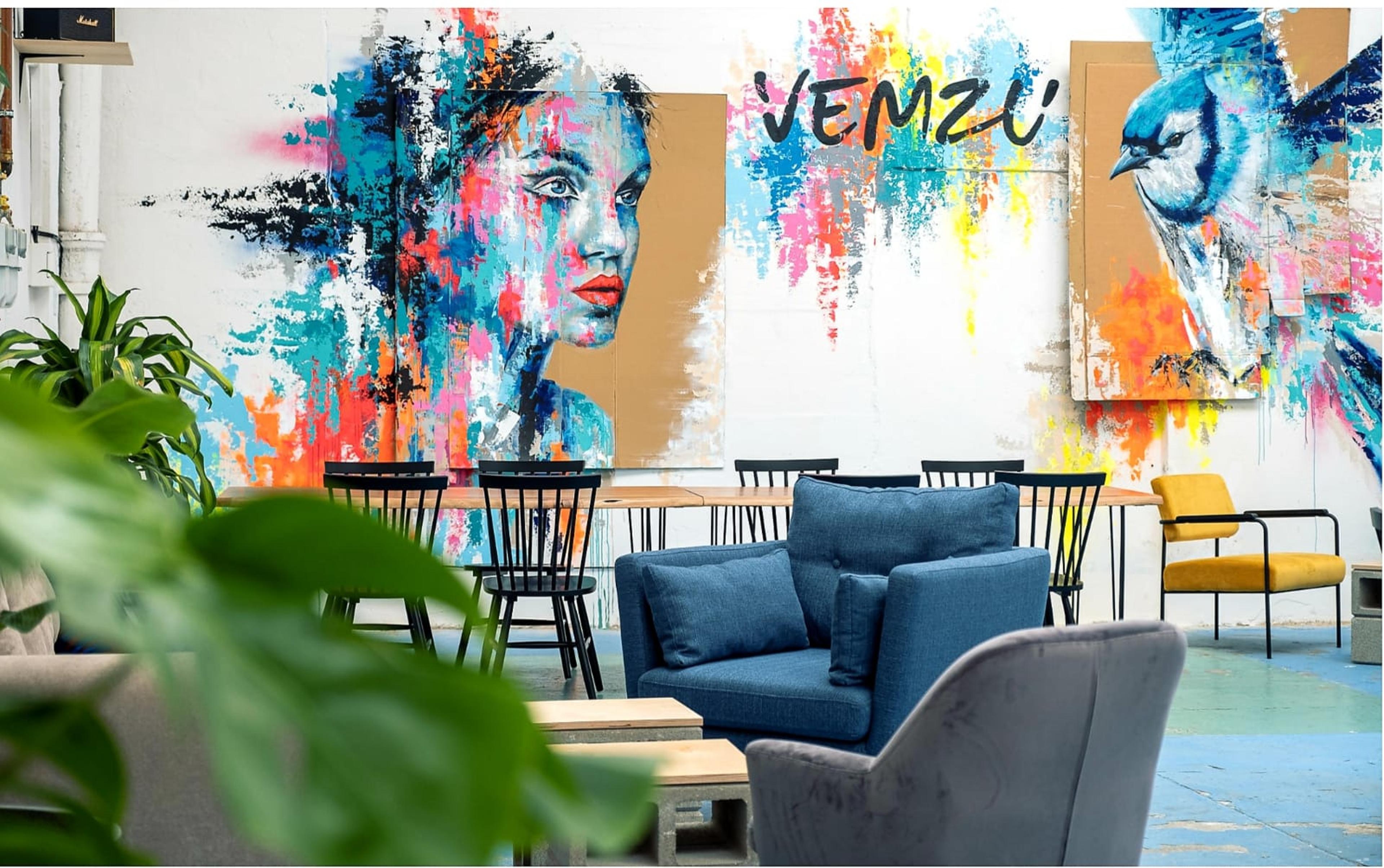 VEMZU Space / Mural in paint and cardboard 3