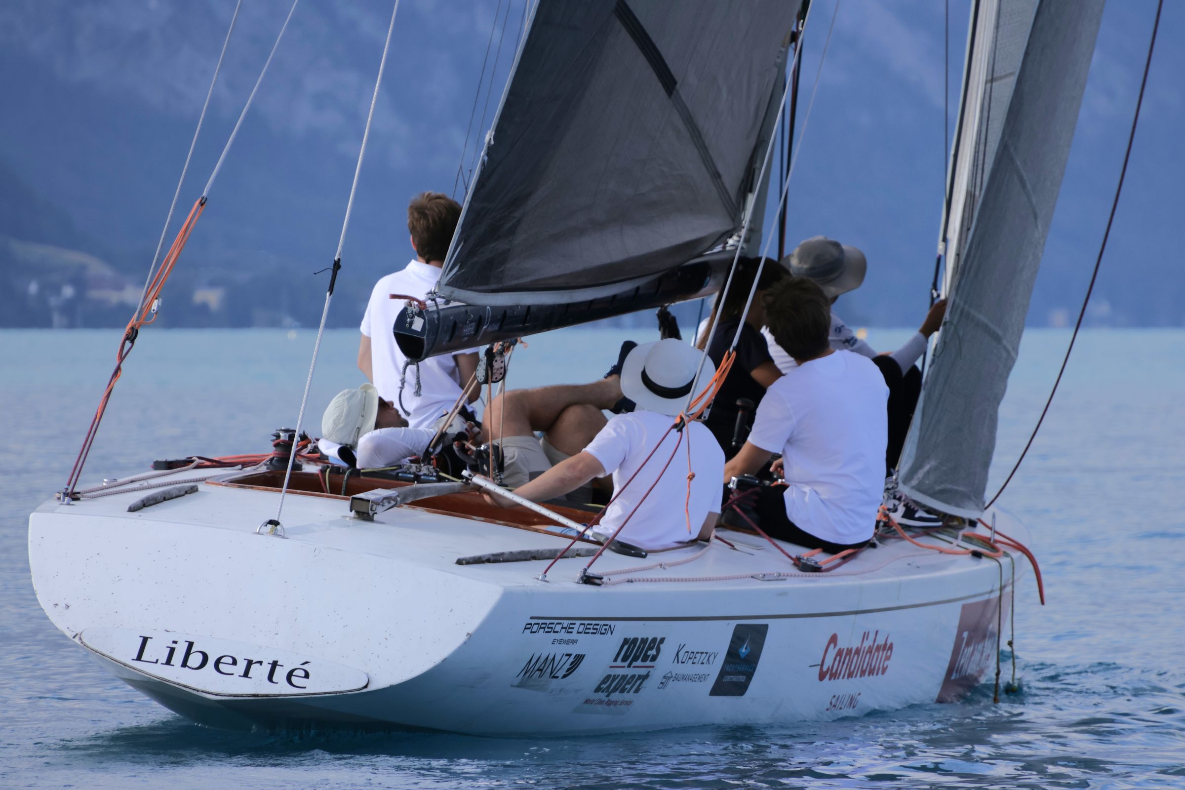Liberté upwind, five crew on the rail