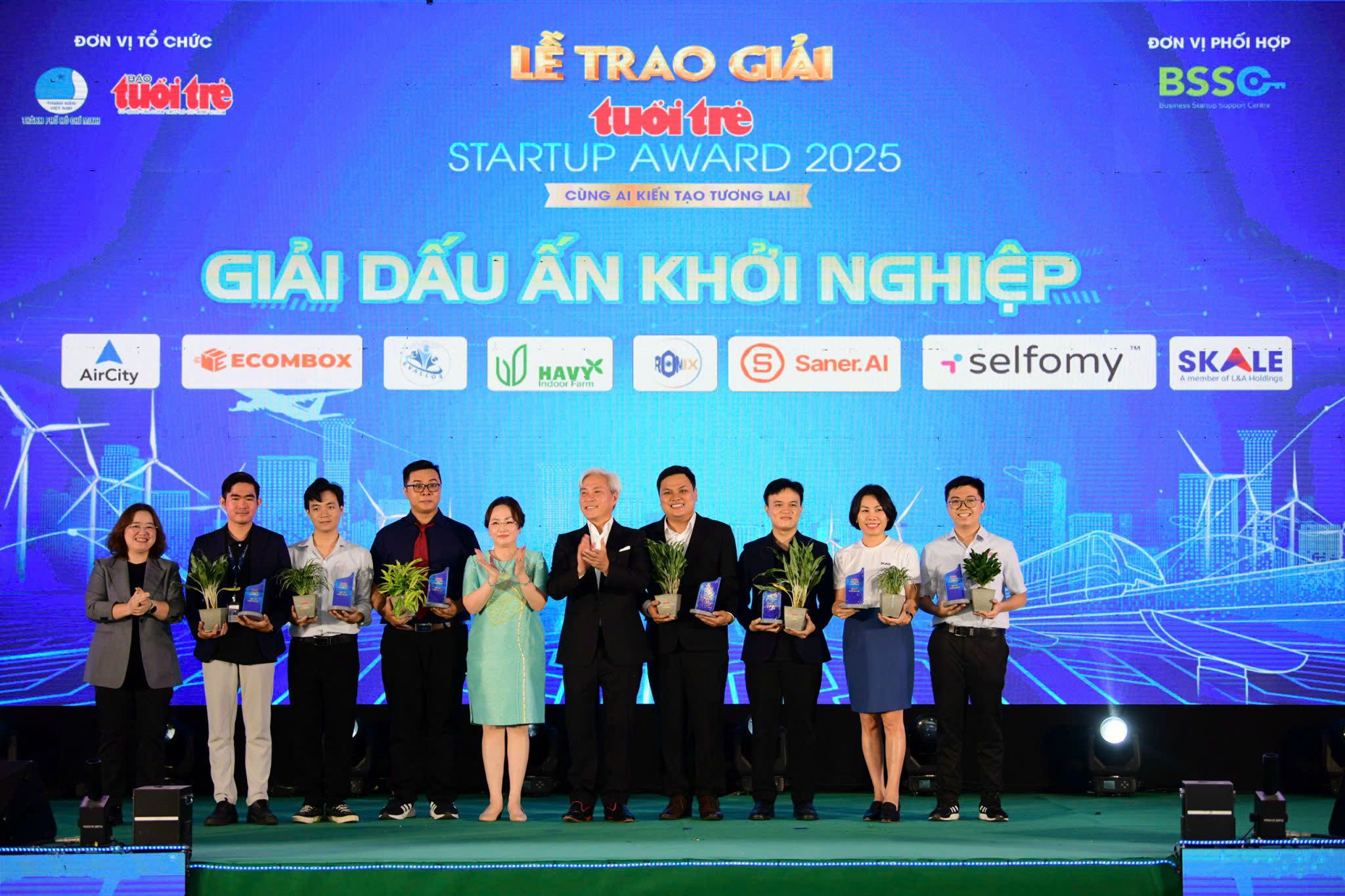 CHÚC MỪNG DỰ ÁN EVALLOS – TOP 10 Tuổi Trẻ Startup Award 2025!