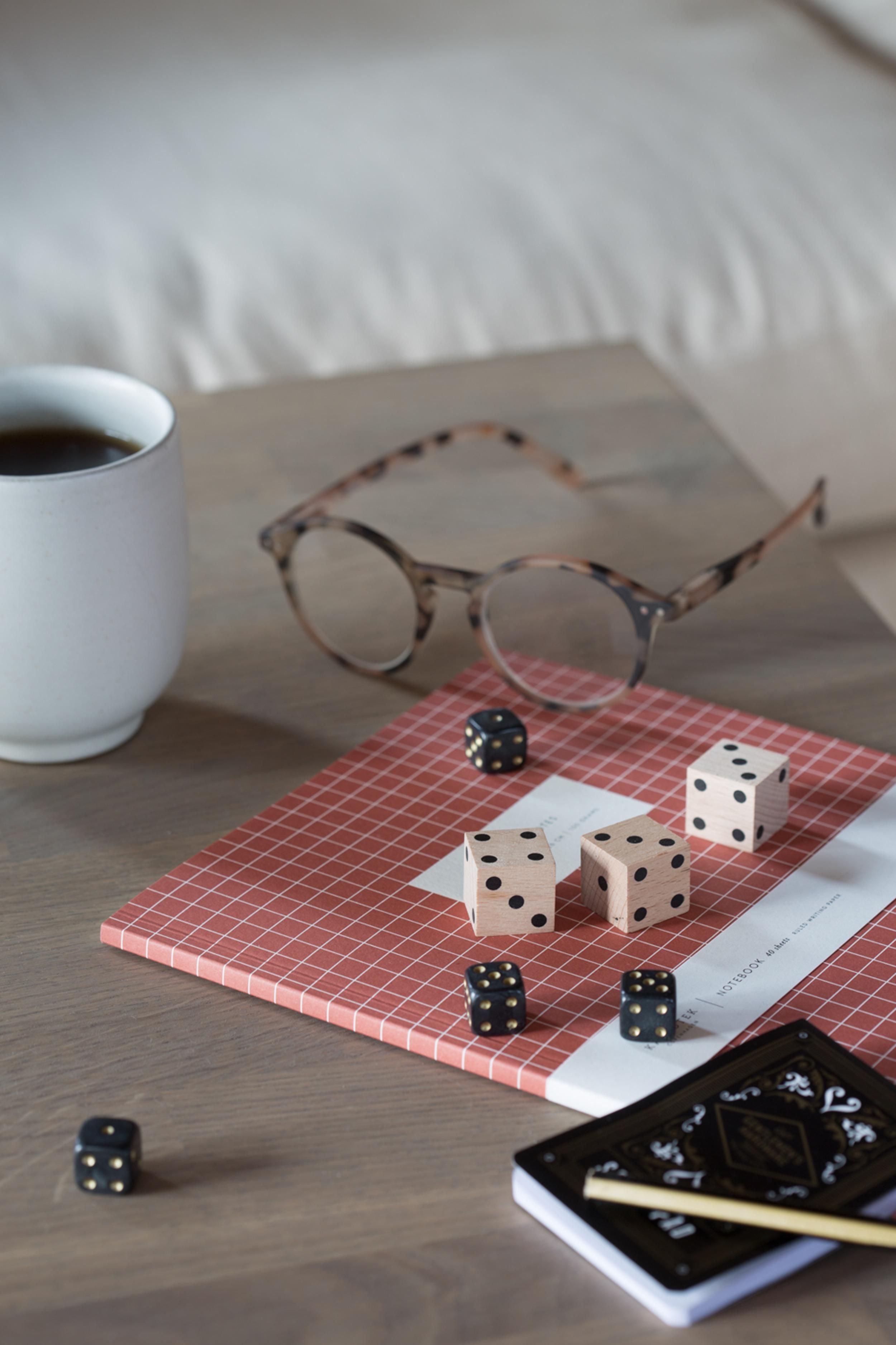 DETALJER OG STEMNING