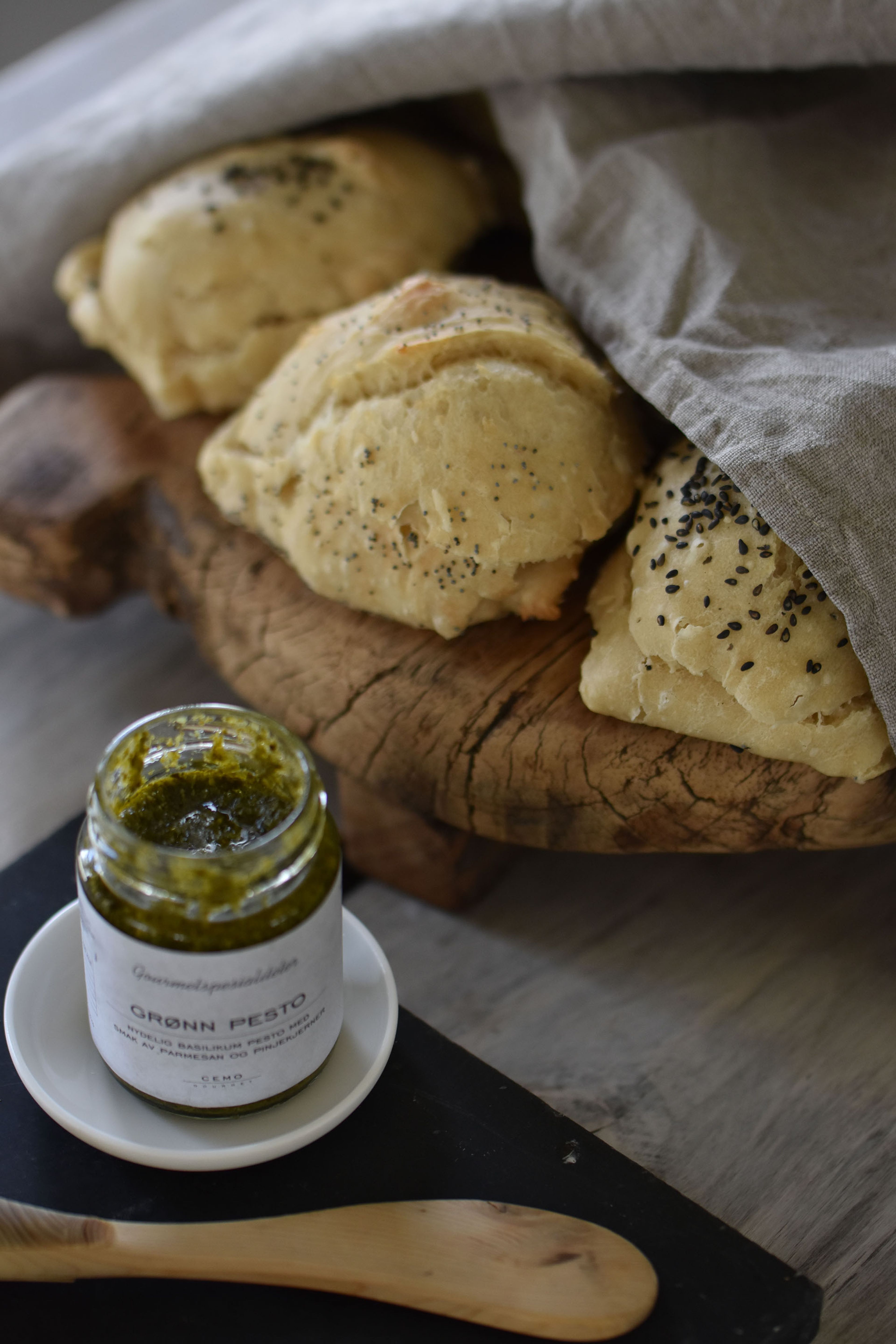 DETALJER OG STEMNING