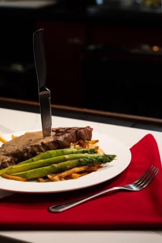 Steak with asparagus and fries