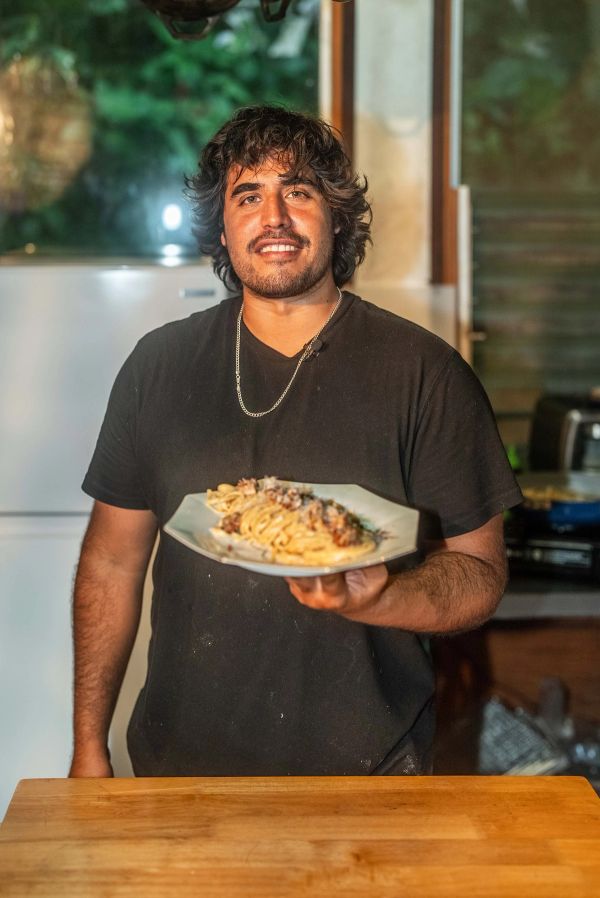 Chef Yuda Abitbol presenting a finished plate of pasta.