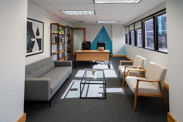 Hub Coworking — AI virtual staging
