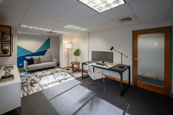 Hub Coworking — AI virtual staging