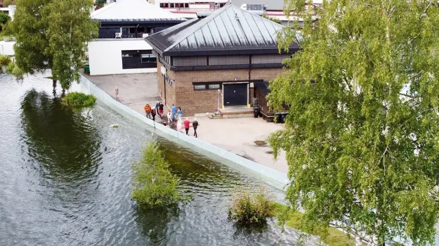 Flomvernet i bruk i Eidsvoll under ekstremværet Hans