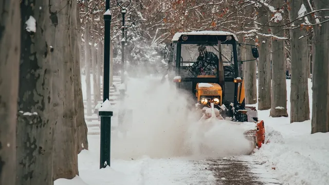 Brøytebil, vinter, park.