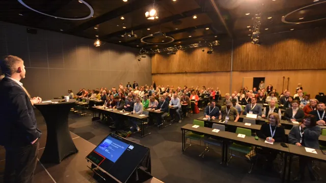Styreledere Malvin Bjorøy og Kent Håkull i NKF byggesak og NKF plan og miljø åpnet konferansen. Foto: Kjell M. Jacobsen