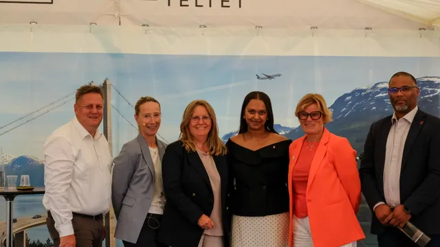 Gruppebilde fra debatten i Samferdselsteltet under Arendaluska 2026. Foto: Julius Mellgren/NKF